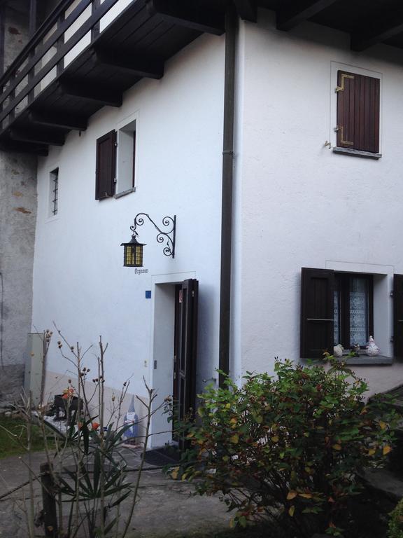 Ostello Orgnana Gambarogno Exteriör bild