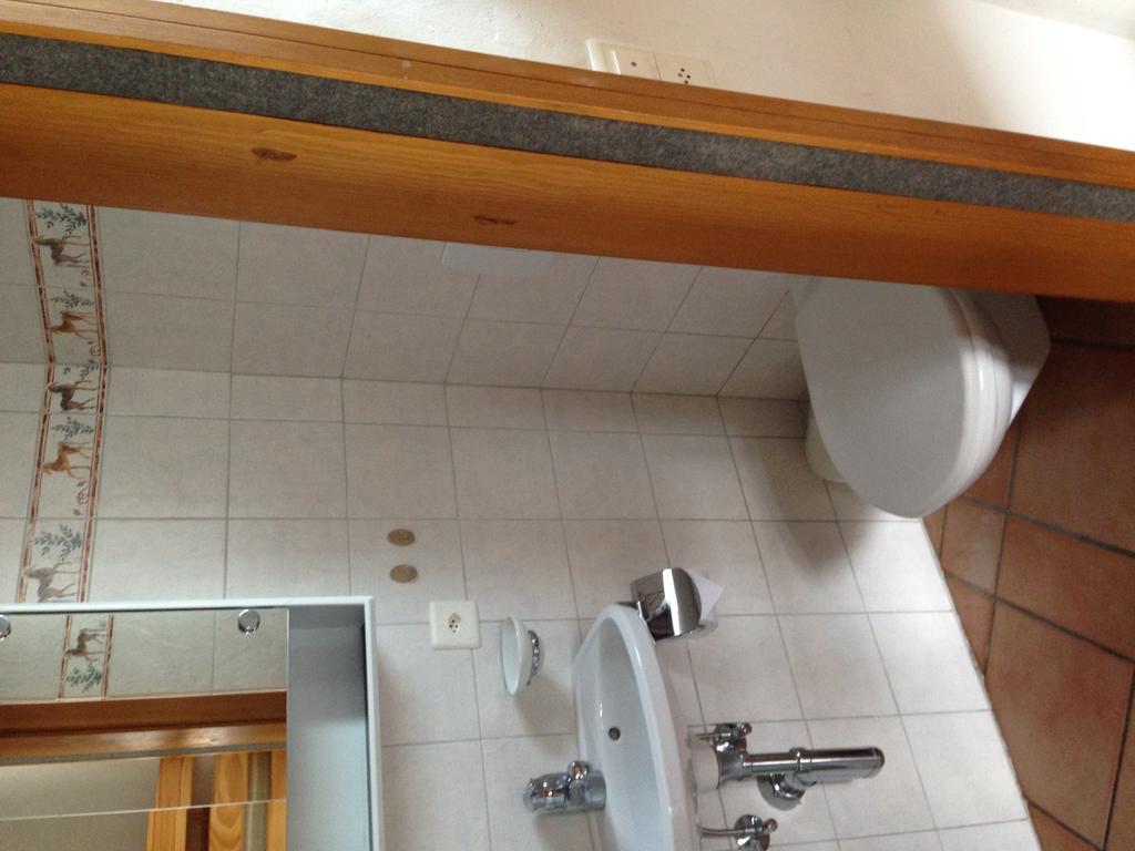 Ostello Orgnana Gambarogno Exteriör bild